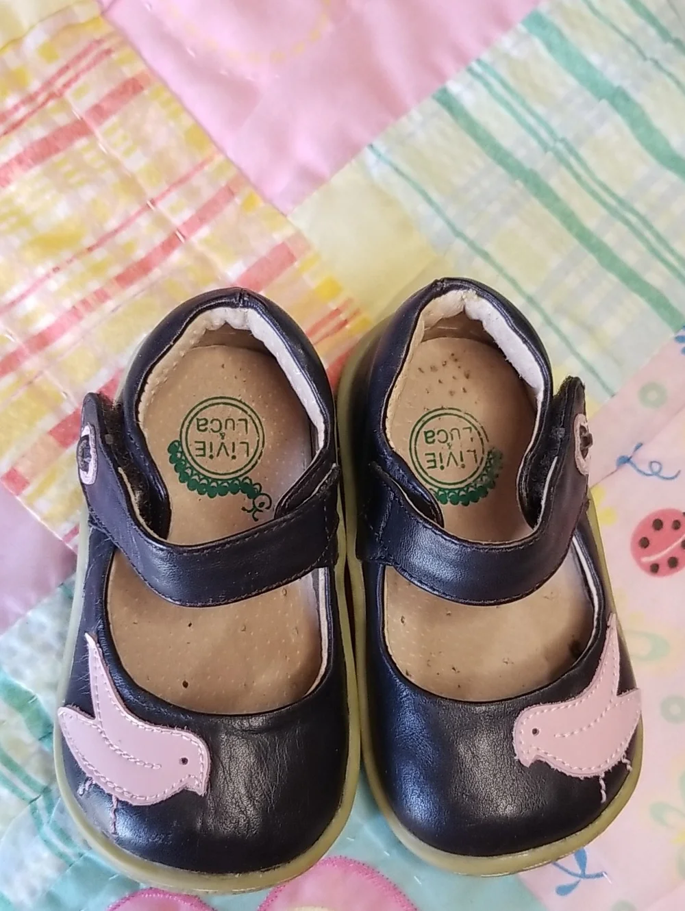Livie & Luca Black Leather Mary Janes with Pink Patent Leather Birds Size 4 Pio